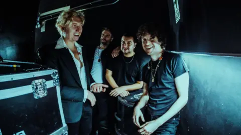 María Villanueva The Kooks