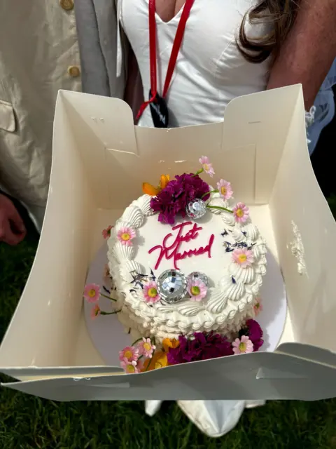 Maya Yagoda Djurdjevic A wedding cake bearing the message "just married"